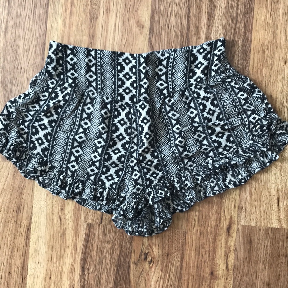 Fun flowy Aztec shorts🖤😍